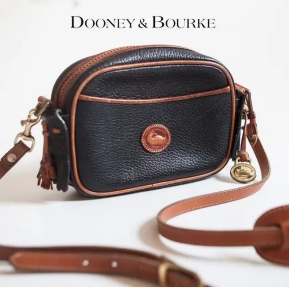 Vintage Dooney and Bourke Kitty crossbody bag
